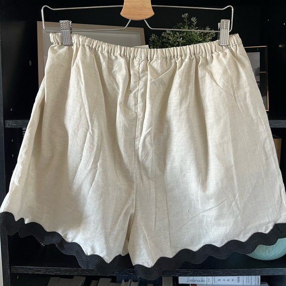 NWT Francesca’s Beige Linen Blend Shorts with Black Trim - Picture 5 of 8